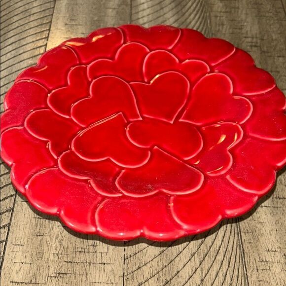Sur la Table Heart ❤️ Motif Red Decorative 8” Cake 🍰 plate - Picture 3 of 11
